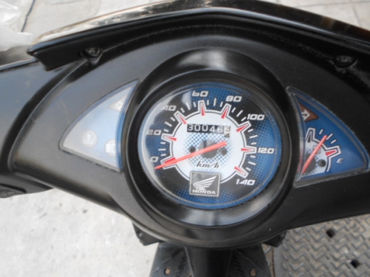 Honda-Click สภาพเนียนเลยครับ ซื้อไปใช้งานคุ้มครับ เข้ามาดูก่อนคับ