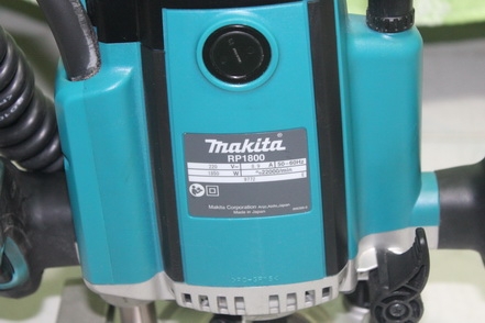 เครื่องเซาะร่องไม้(Router) 1/2 นิ้ว Makita รุ่น RP1800 (1,800w.)เกิน95เปอร์เซนต์ครับ เครื่องเซาะร่องไม้(Router) 1/2 นิ้ว Makita รุ่น RP1800 (1,800w.)เกิน95เปอร์เซนต์ครับ