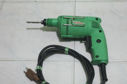 สว่าน(ไขควงไฟฟ้า) ยี่ห้อ HITACHI รุ่น  W6 VA2 พร้อมใช้ครับ