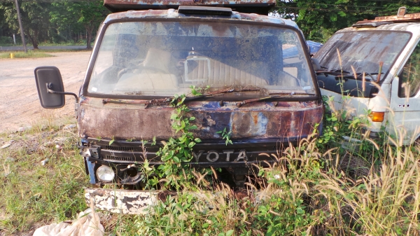 TOYOTA  หัวเดิม เครื่องเดิม  ไม่มีเล่มทะเบียน จอดมาสี่ปีค่ะ