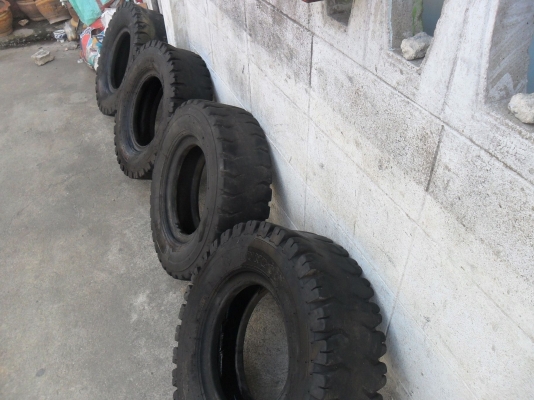 ยาง 7.00 - 12 สวยๆ