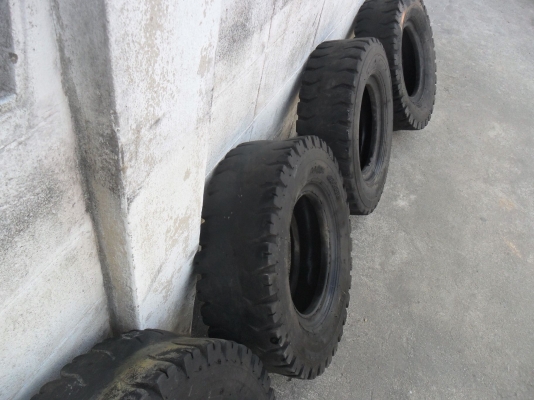 ยาง 7.00 - 12 สวยๆ