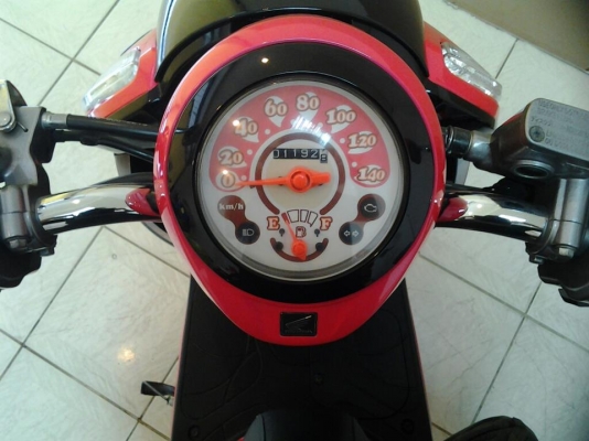 SCOOPY-i ตัวใหม่ล่าสุด รถ8เดือน ราคาถูกๆครับ