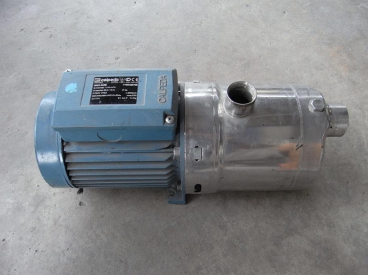 ขายปั้มน้ำหอยโข่ง calpeda 1HP. 2800 RPM. 380 V สภาพสวยพร้อมใช้งาน ใบพัด 2 ชั้น รับประกันคุณภาพการใช้งาน มีอยู่ 2 ตัวครับ