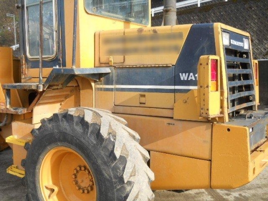 รถตักล้อยาง WA100-1 มีตู้เก๋งจากนอก  ยังไม่เคยใช้งานในไทย โทร.081-373-0559