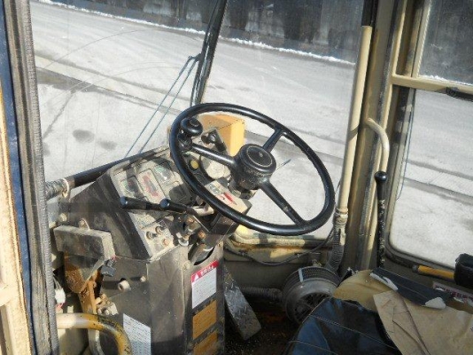 รถตักล้อยาง WA100-1 มีตู้เก๋งจากนอก  ยังไม่เคยใช้งานในไทย โทร.081-373-0559