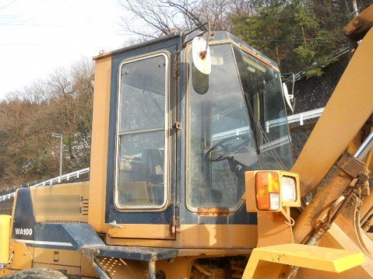 รถตักล้อยาง WA100-1 มีตู้เก๋งจากนอก  ยังไม่เคยใช้งานในไทย โทร.081-373-0559