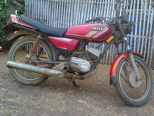 ขายมอเตอร์ไซด์YAMAHA RXS รถบ้านสภาพเดิม เครื่องดี  มีเล่มทะเบียนพร้อมชุดโอนครบ  ราคาโทรถามครับ ต่อรองกันได้