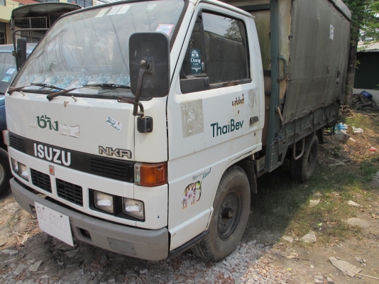 ขาย 6 ล้อ isuzu NKR