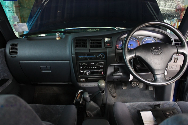 TOYOTA SPORT CRUISER 2.5 S 4WD