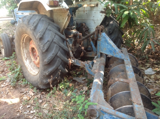 ขายด่วน รถไถ FORD. -5500พร้อมอุปกรณ์ 5 ชิ้น ขายแบบ ถูกๆไปเลย. มีเล่มทะเบียน