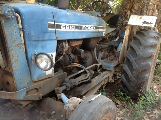 ขายด่วน รถไถ FORD. -5500พร้อมอุปกรณ์ 5 ชิ้น ขายแบบ ถูกๆไปเลย. มีเล่มทะเบียน