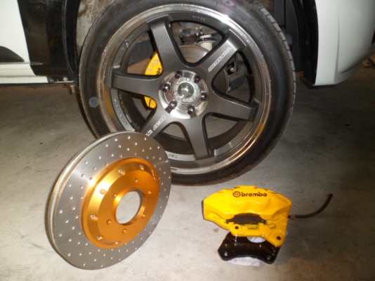 ขายชุดเบรค ARISTO 4 port โต ๆ +จานเจาะรู+เสาะร่อง+ขายึด ใส่รถกะบะ + รถเก่ง