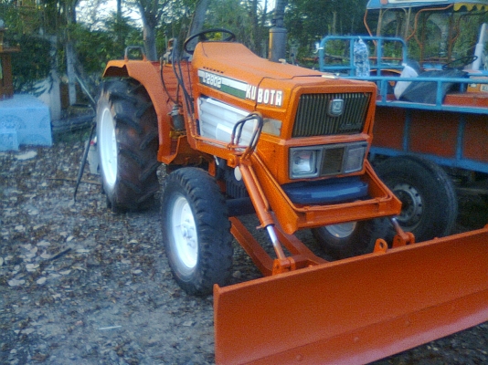 คูโบต้า L2602 ข้างขาว ใบดันหน้า + ผานพรวน สภาพพร้อมใช้