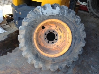 ขายยางพร้อมกะทะล้อ KOMATSU 507ขนาด42*17-20. BRIDGESTONE&rlm; สภาพดี สนใจติดต่อ คุณรัตนศักดิ์ โทร.081-7621704