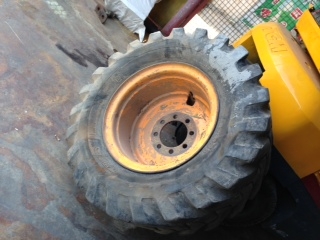 ขายยางพร้อมกะทะล้อ KOMATSU 507ขนาด42*17-20. BRIDGESTONE&rlm; สภาพดี สนใจติดต่อ คุณรัตนศักดิ์ โทร.081-7621704