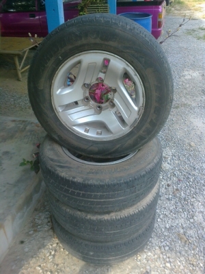 ขายล้อแม็กพร้อมยางขอบ15 พร้อมน็อต