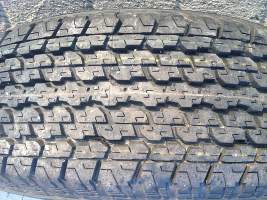 ......ขายยางรถยนต์ 265/65R17 และ255/70R15 บริสโตน 4เส้นปี 09 ดอกยางสวย............