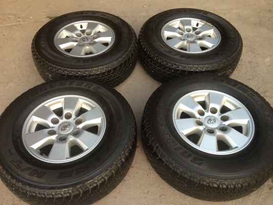 ......ขายยางรถยนต์ 265/65R17 และ255/70R15 บริสโตน 4เส้นปี 09 ดอกยางสวย............