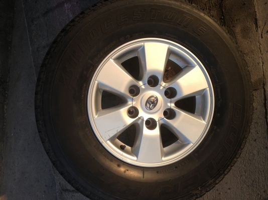 ......ขายยางรถยนต์ 265/65R17 และ255/70R15 บริสโตน 4เส้นปี 09 ดอกยางสวย............