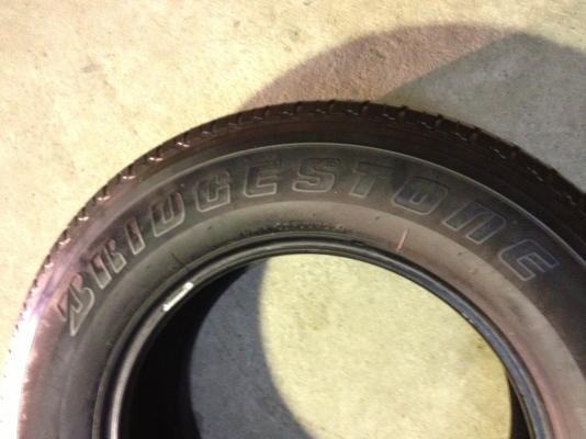 ......ขายยางรถยนต์ 265/65R17 และ255/70R15 บริสโตน 4เส้นปี 09 ดอกยางสวย............