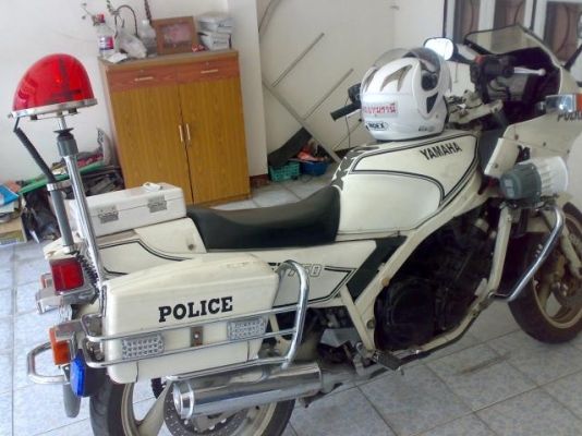 .......ขายมอเตอร์ไซนำขบวนยามมาฮ่าFZ 750ซีซีพร้อมอุปกรณ์ไซเรนหรือแลกเจ็สสกีหรือรถขุดดิน..........