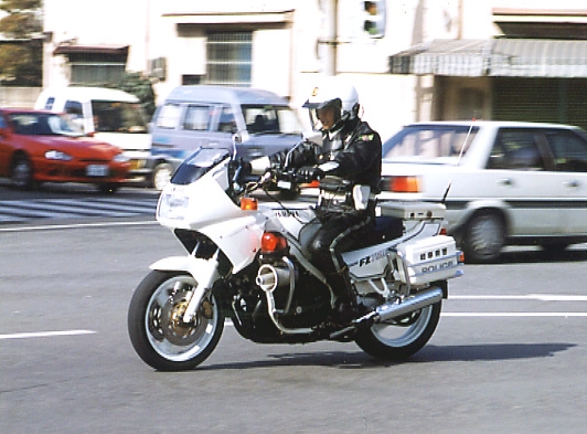 .......ขายมอเตอร์ไซนำขบวนยามมาฮ่าFZ 750ซีซีพร้อมอุปกรณ์ไซเรนหรือแลกเจ็สสกีหรือรถขุดดิน..........