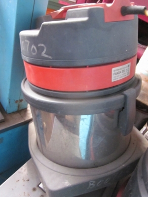 เครื่องดูดฝุ่น  SOTECO มีหลายตัว แรงดี 1000 w= ตัวละ 2,500 บาท