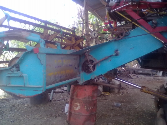 ขายรถเกี่ยวข้าว รุ่ีนใหญ่สภาพพร้อมใช้งานอุ้ม 2.8ตัน เครื่อง ISUZU 6SD1  240แรง  ช่วงล่าง 12H L ปั้มไดกิ้น23 แรงๆๆ