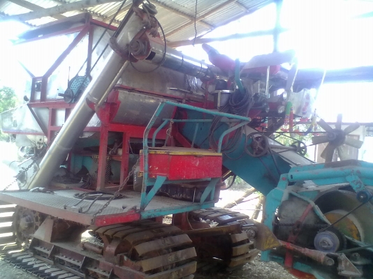 ขายรถเกี่ยวข้าว รุ่ีนใหญ่สภาพพร้อมใช้งานอุ้ม 2.8ตัน เครื่อง ISUZU 6SD1  240แรง  ช่วงล่าง 12H L ปั้มไดกิ้น23 แรงๆๆ