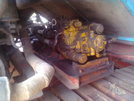 ขายรถเกี่ยวข้าว รุ่ีนใหญ่สภาพพร้อมใช้งานอุ้ม 2.8ตัน เครื่อง ISUZU 6SD1  240แรง  ช่วงล่าง 12H L ปั้มไดกิ้น23 แรงๆๆ