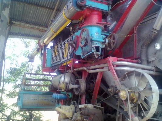 ขายรถเกี่ยวข้าว รุ่ีนใหญ่สภาพพร้อมใช้งานอุ้ม 2.8ตัน เครื่อง ISUZU 6SD1  240แรง  ช่วงล่าง 12H L ปั้มไดกิ้น23 แรงๆๆ