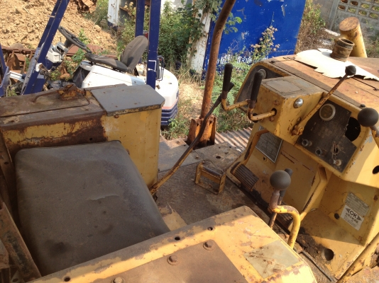 ขาย !! D5b เครื่องฝาบาง ถังน้ำมันเหลี่ยม หัวฉีด รุ่นใหม่ รถสภาพสวยพร้อมใช้งานช่วงล่างใช้ได้ สนใจติดต่อ 088-2528904 ภาคเหนือ