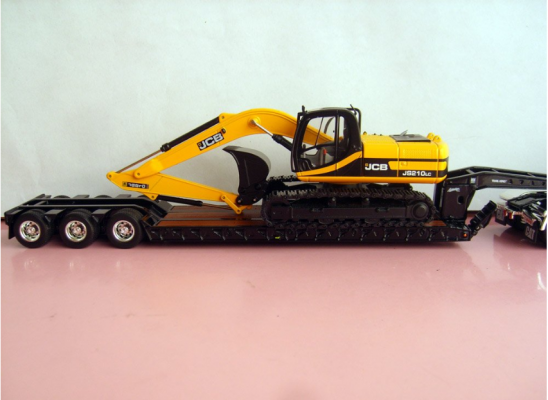 CAT CT660 Daycab with Trail-King Lowboy Trailer
