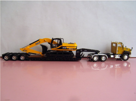 CAT CT660 Daycab with Trail-King Lowboy Trailer