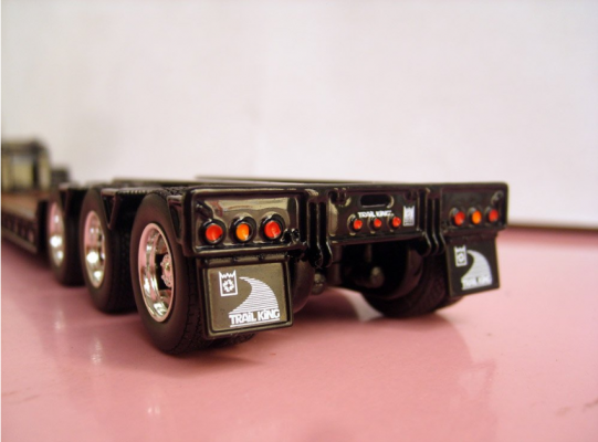 CAT CT660 Daycab with Trail-King Lowboy Trailer