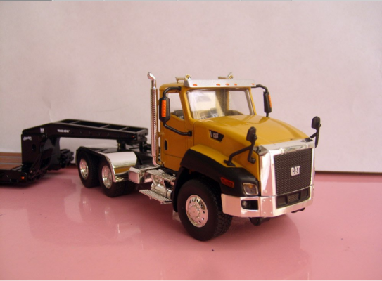 CAT CT660 Daycab with Trail-King Lowboy Trailer