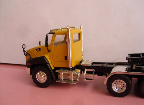 CAT CT660 Daycab with Trail-King Lowboy Trailer