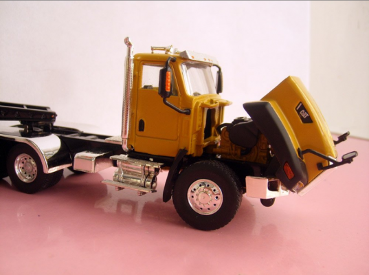 CAT CT660 Daycab with Trail-King Lowboy Trailer