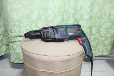 สว่านเจาะกระแทกระบบโรตารี่ bosch รุ่น2-26E รุ่นใหญ่พร้อมใช้เลยครับ