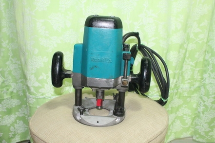 เครื่องเซาะร่องไม้(Router) 1/2 นิ้ว Makita รุ่น 3612 (1,650w.)