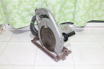 เลื่อยวงเดือน 10 นิ้วยี่ห้อ makita รุ่น 5201N อุปกรณ์ครบพร้อมใช้งานครับ เลื่อยวงเดือน 10 นิ้วยี่ห้อ makita รุ่น 5201N อุปกรณ์ครบพร้อมใช้งานครับ