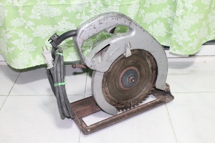 เลื่อยวงเดือน 10 นิ้วยี่ห้อ makita รุ่น 5201N อุปกรณ์ครบพร้อมใช้งานครับ เลื่อยวงเดือน 10 นิ้วยี่ห้อ makita รุ่น 5201N อุปกรณ์ครบพร้อมใช้งานครับ