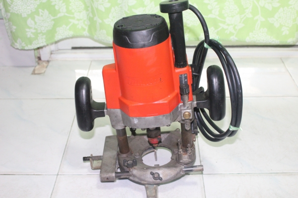 เครื่องเซาะร่อง(Router) 1/2 นิ้ว Maktec รุ่น MT360 (1,650w.)