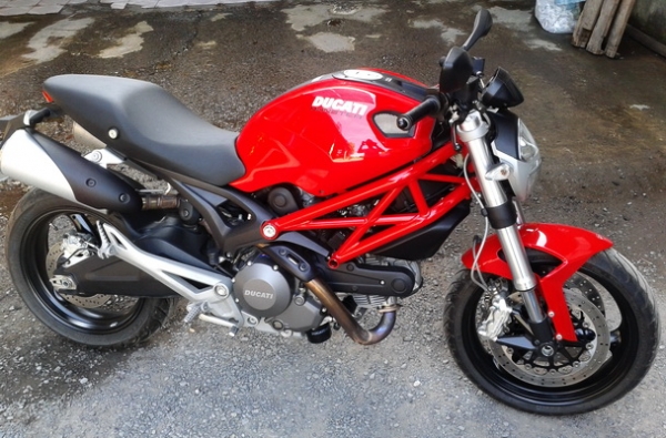 ขายหรือแลก DUCATI 795 รถออกศูนย์ทองหล่อ