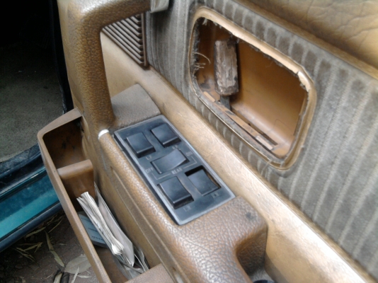 ขาย วอลโว่ 244 เครื่องเจ ลงเล่มแล้ว ติดแก๊สแล้ว เกียร์ออร์โต้ พ.พาวเวอร์