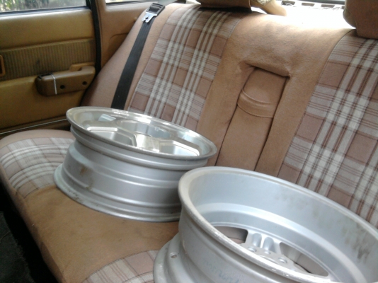 ขาย วอลโว่ 244 เครื่องเจ ลงเล่มแล้ว ติดแก๊สแล้ว เกียร์ออร์โต้ พ.พาวเวอร์