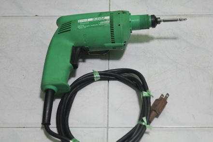 สว่าน(ไขควงไฟฟ้า) ยี่ห้อ HITACHI รุ่น  W6 VA2 พร้อมใช้ครับ