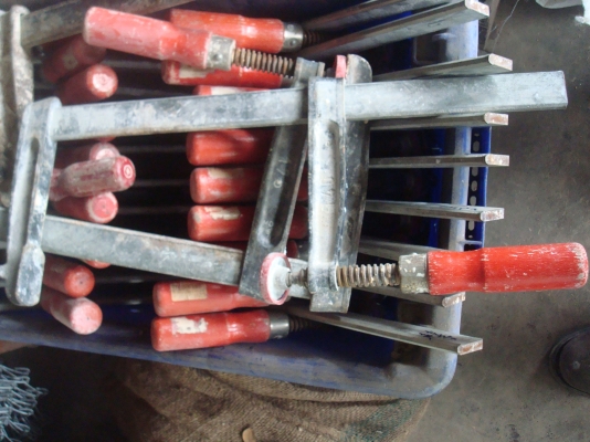 แคล้มจับงาน