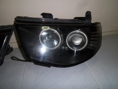 ไฟหน้าโปรเจคเตอร์ถอดออกจากไทรทั่นสภาพ90อัพ